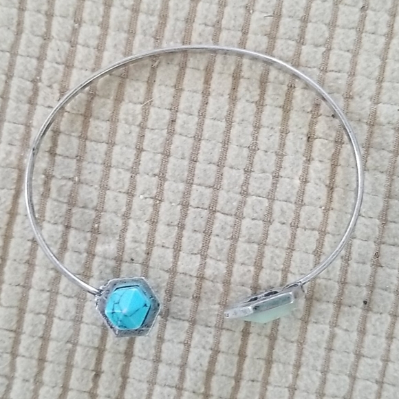 New Chloe and Isabel Open Cuff Bracelet blue stone detail - Picture 3 of 3